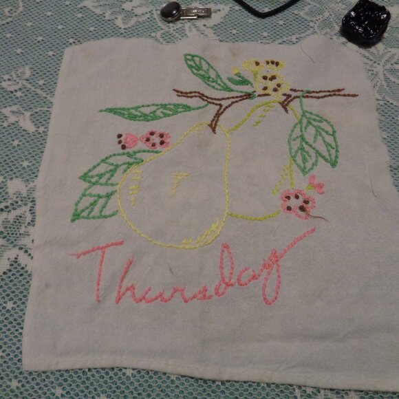 JUNK DRAWER EMBROIDERED PIECES HEART HOLDER HEART FRAME JEWELRY PARTS  E… - Picture 10 of 11